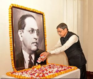কলকাতায় বাবাসাহেব আম্বেদকরের জন্মবার্ষিকীতে শ্রদ্ধাঞ্জলি, লোক ভবনে রাজ্যপাল আর এন রবির মাল্যদান