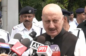 ২৬ বছর পর বাংলা সিনেমায় প্রযোজক অনুপম খের, কলকাতায় এসে মুখ্যমন্ত্রী শুভেন্দু অধিকারীর সঙ্গে সাক্ষাৎ