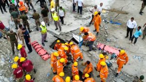 তারাতলায় নির্মীয়মাণ গোডাউনের শেড বিপর্যয়: মৃত বেড়ে ১৫, তদন্তে নেমে পুরসভার নথি তলব লালবাজারের
