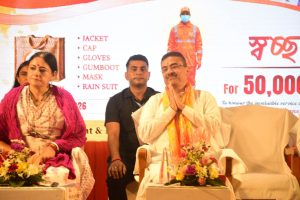 সাফাই কর্মীদের জন্য ‘স্বচ্ছ কবচ’ কিট, ময়লা ফেললেই ২০০ টাকা জরিমানা