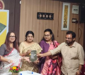 কলকাতা প্রেস ক্লাবে প্রকাশিত হলো ‘রেডিয়ো সেভ লাইভ’, দুর্যোগ মোকাবিলায় বেতার ও হ্যাম রেডিওর ভূমিকা নিয়ে গুরুত্বপূর্ণ গ্রন্থ