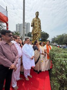 জন্মশতবর্ষে মহানায়ক উত্তমকুমারকে শ্রদ্ধা, টালিগঞ্জে মূর্তিতে মাল্যদান মুখ্যমন্ত্রীর